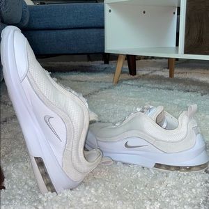 Women’s Air Max Estrea AR5186 100